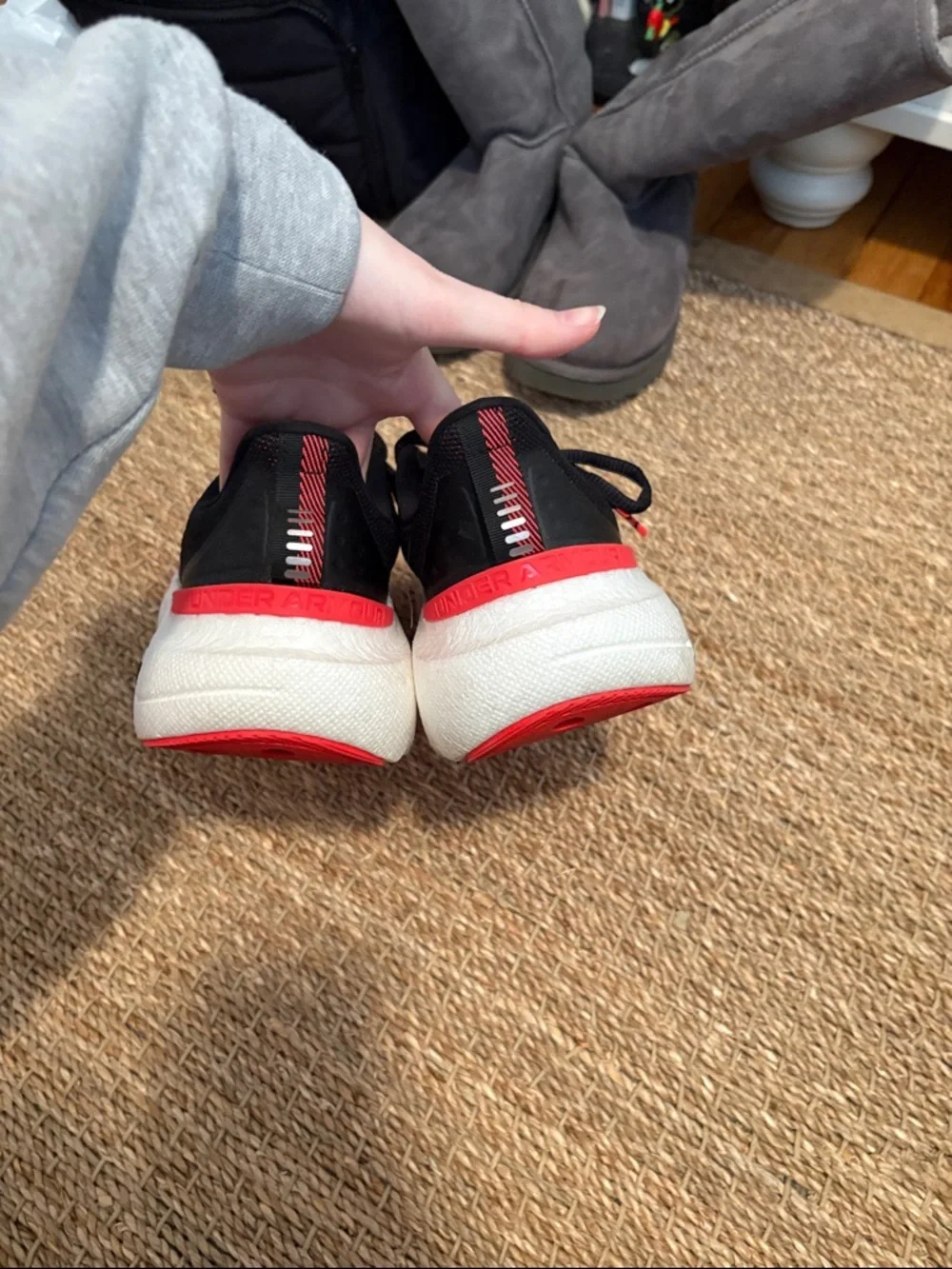 UA Infinite Running Shoe - Picture 3 of 5